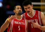 平博体育-姚明受邀赴美观看NBA季后赛，与球员互动交流的简单介绍
