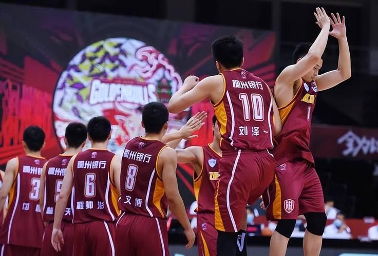 FIBA三篮官方晒精彩瞬间：这里是禁飞区，吴星锐献上空中封盖