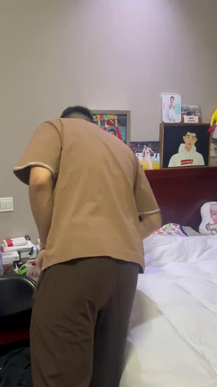 北京队球员方硕社媒更新休赛期日常：方贝儿历险记