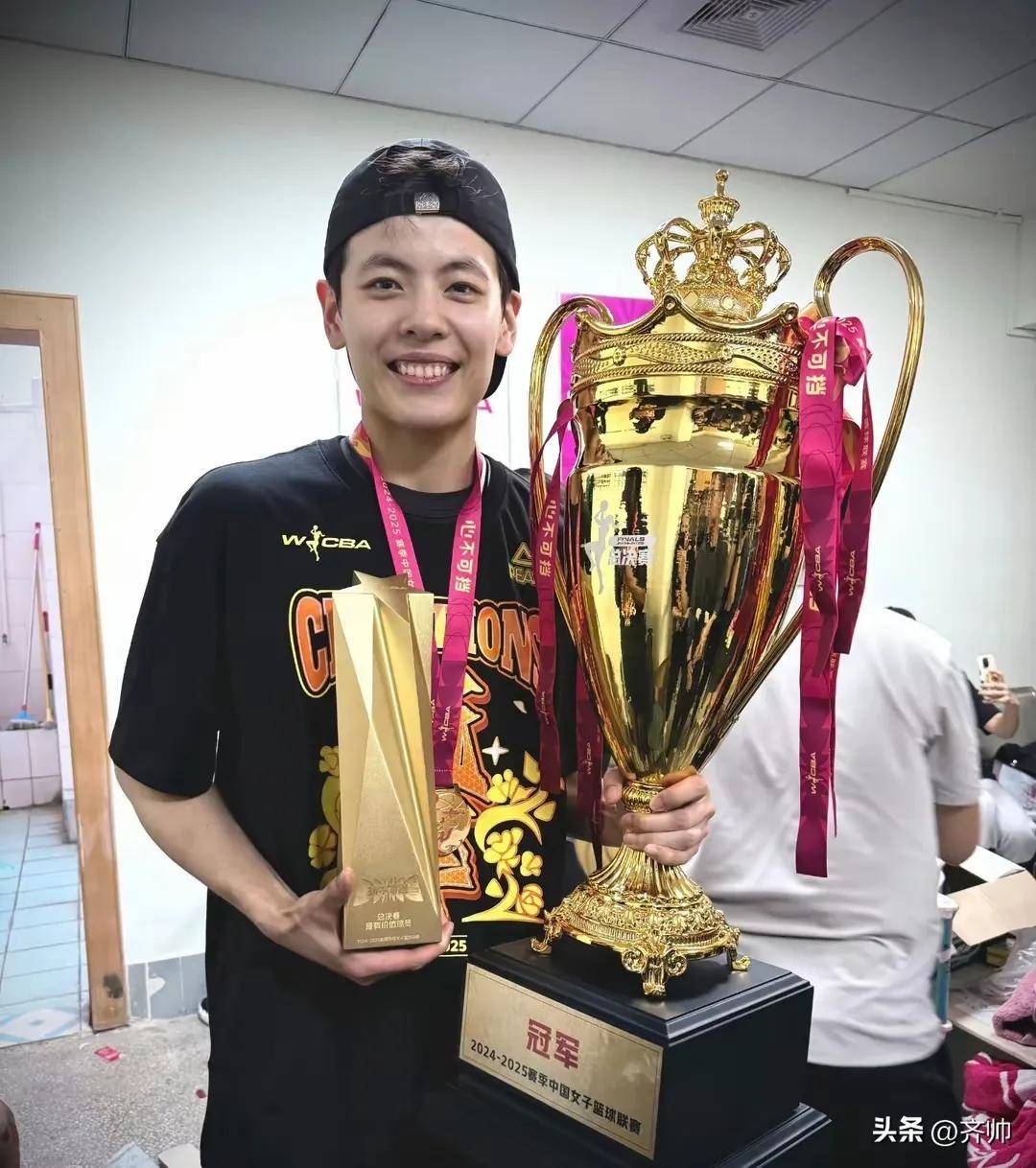 关于姐妹连线！杨力维杨舒予合砍25分老将发力助队大胜的信息