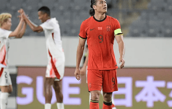 国足东亚杯行李超载引热议，球迷调侃像去代购的简单介绍