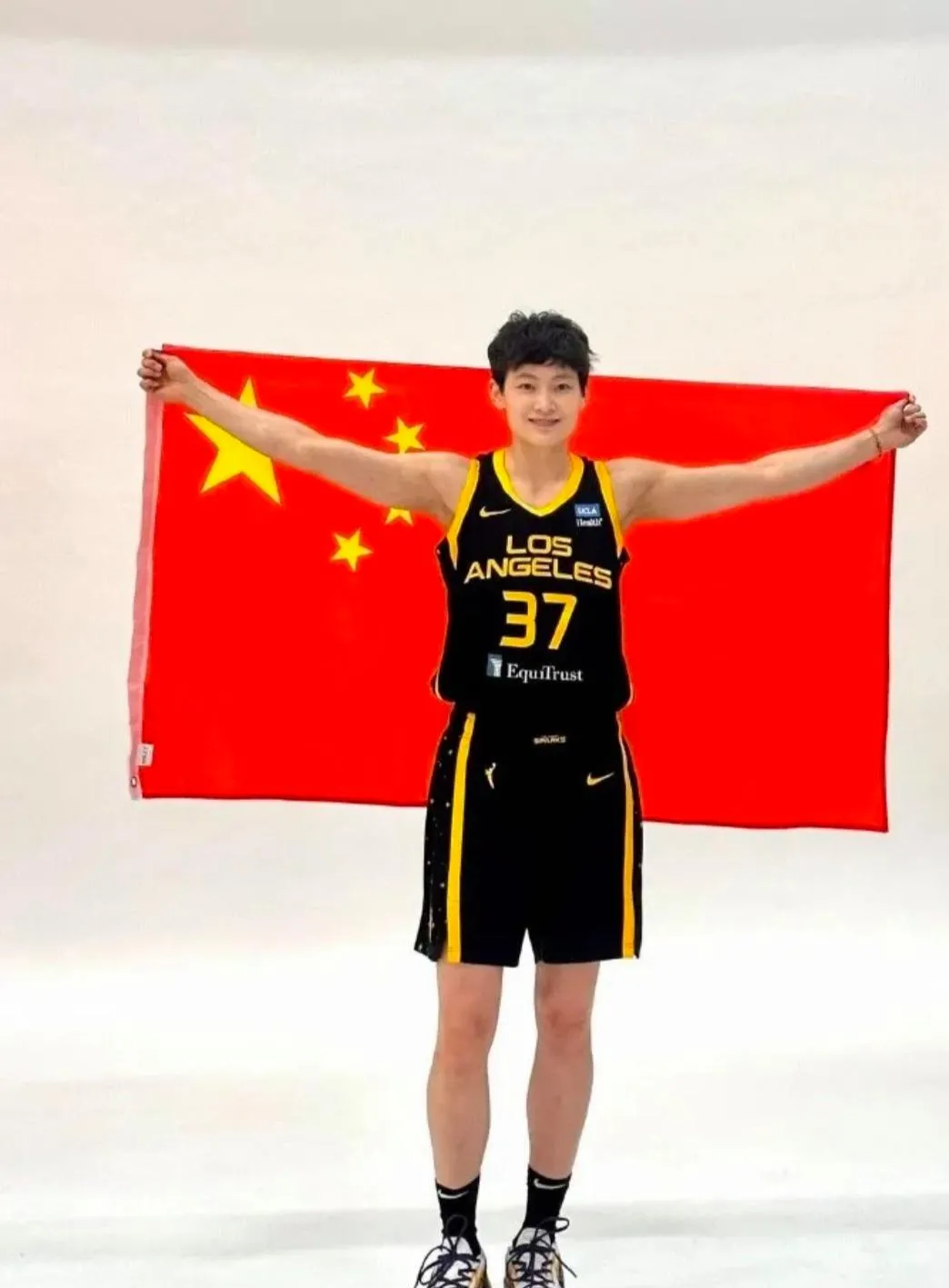 高效！王思雨16分钟准三双杨力维14分4助攻一吐恶气的简单介绍