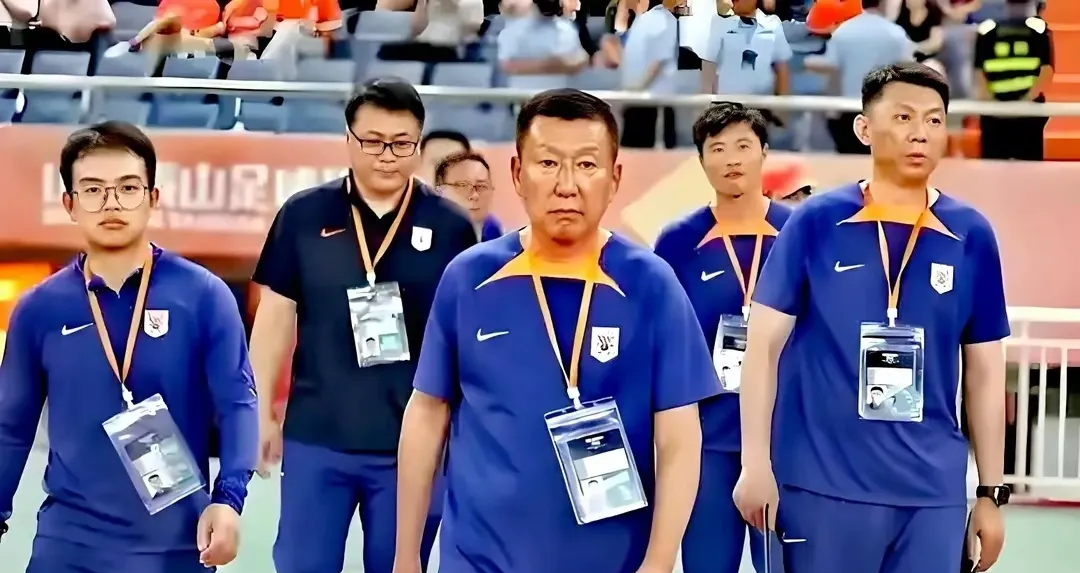 包含球队主教练公开批评球员表现，对阵容做出调整的词条
